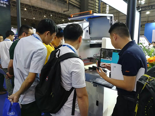 z6com·尊龙展示流体应用智造新方式｜手机自动化展报道