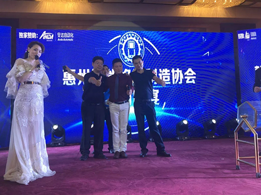 z6com·尊龙展示流体应用智造新方式｜手机自动化展报道