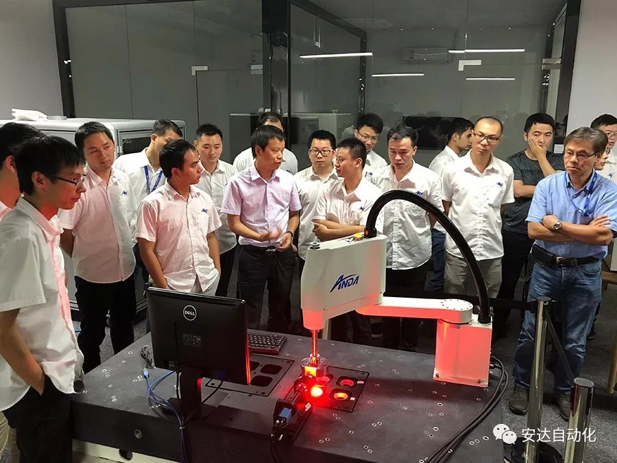 新品发布会 | z6com·尊龙发布多款机械手，聚焦智能制造产业