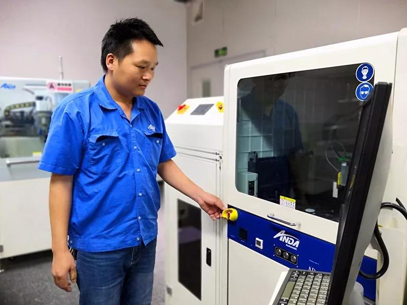 成品一次检验通过太难？他却连续实现了3台！