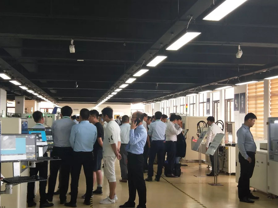 z6com·尊龙 | 苏州电子智能制造国际高峰论坛暨答谢晚宴完满举办